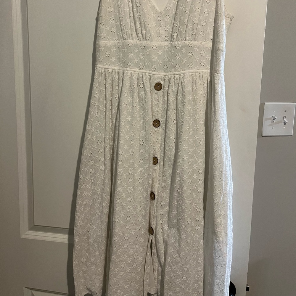 altar’d state Woman’s Large white eyelet dress. Tie in back. Brown buttons